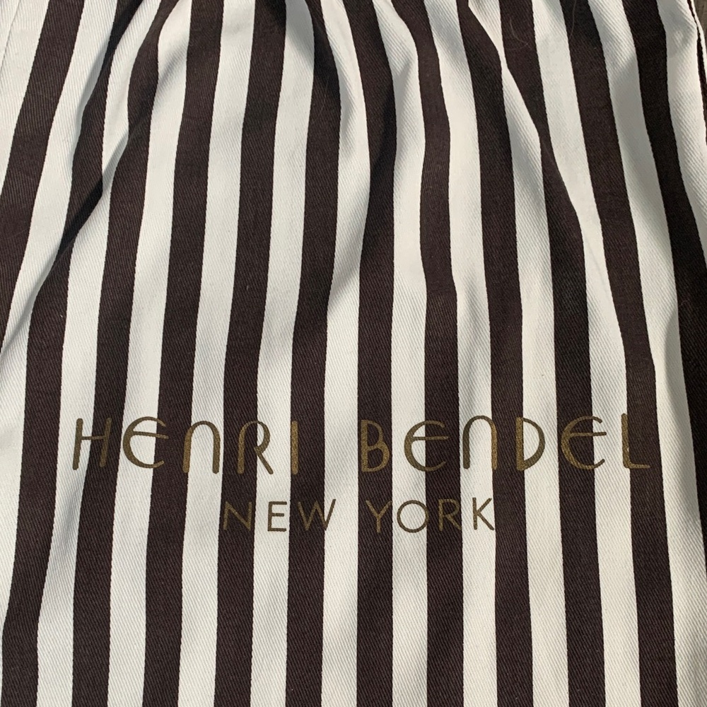 Henri Bendel Black Quilted Crossbody with Gold Chain - Picture 3 of 9